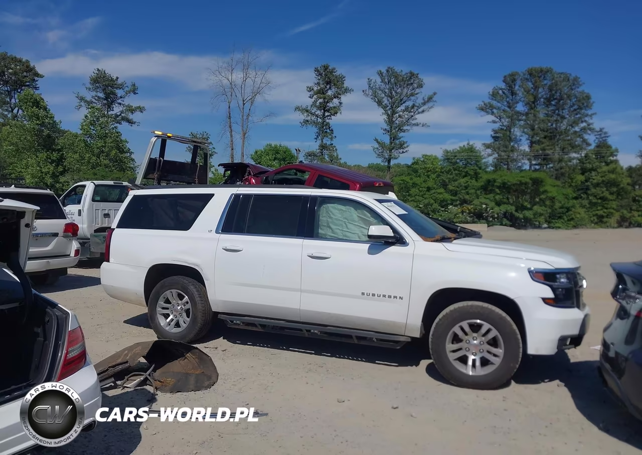 2019 Chevrolet Suburban Lt VIN:1GNSCHKCXKR356158 - 13