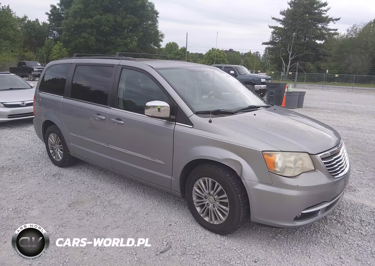 2013 Chrysler Town & Country Touring-L – zdjęcie 1 z 11