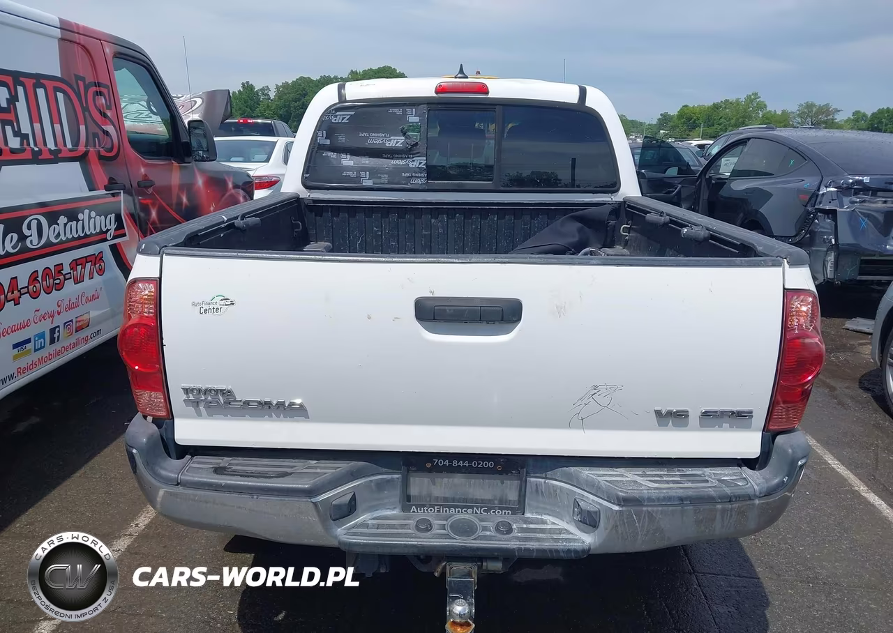 2015 Toyota Tacoma Base V6 VIN:5TFLU4EN5FX117814 - 16