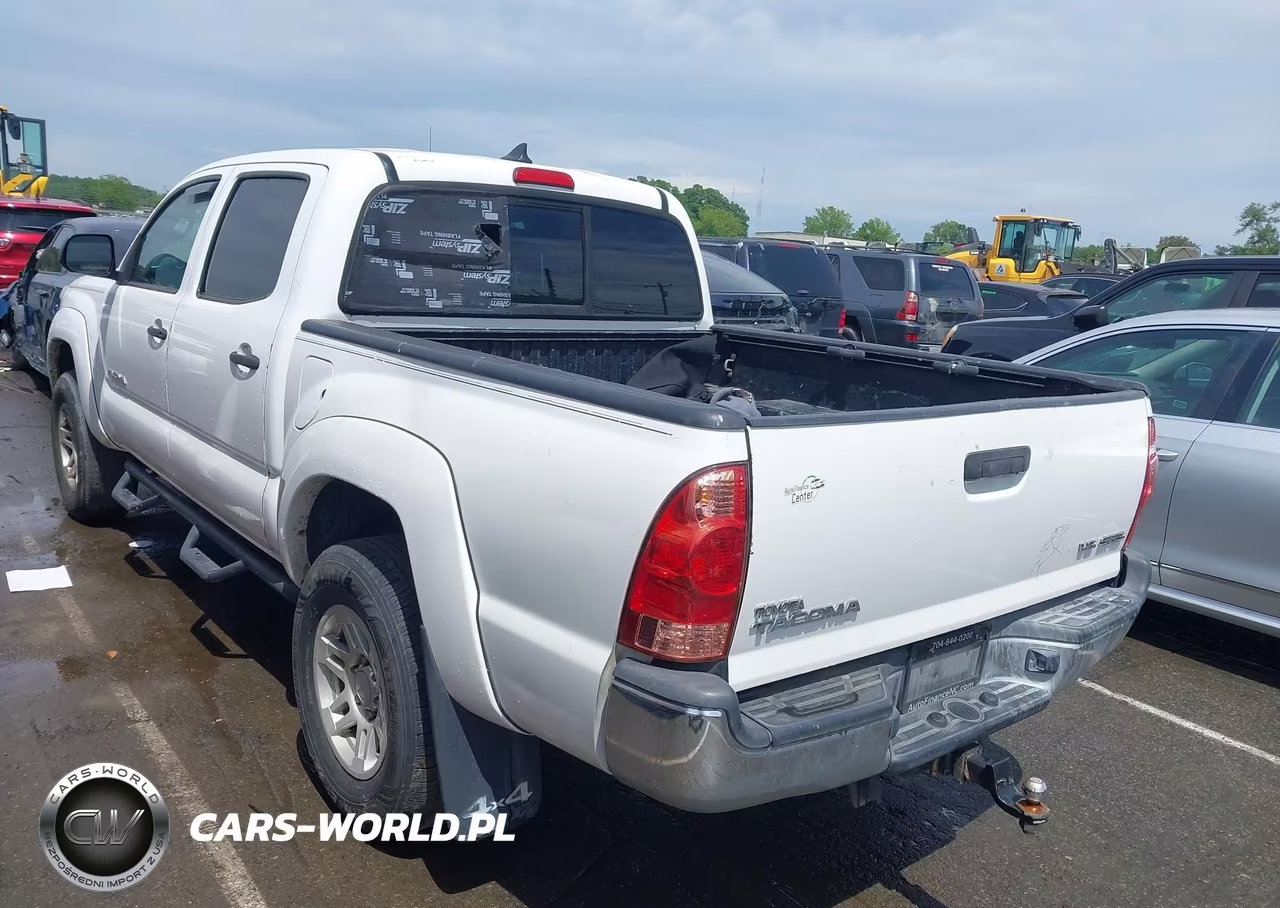 2015 Toyota Tacoma Base V6 VIN:5TFLU4EN5FX117814 - 3
