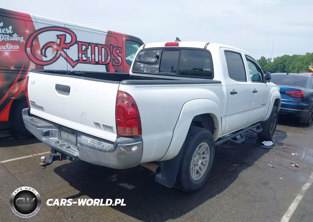2015 Toyota Tacoma Base V6 VIN:5TFLU4EN5FX117814 - 4