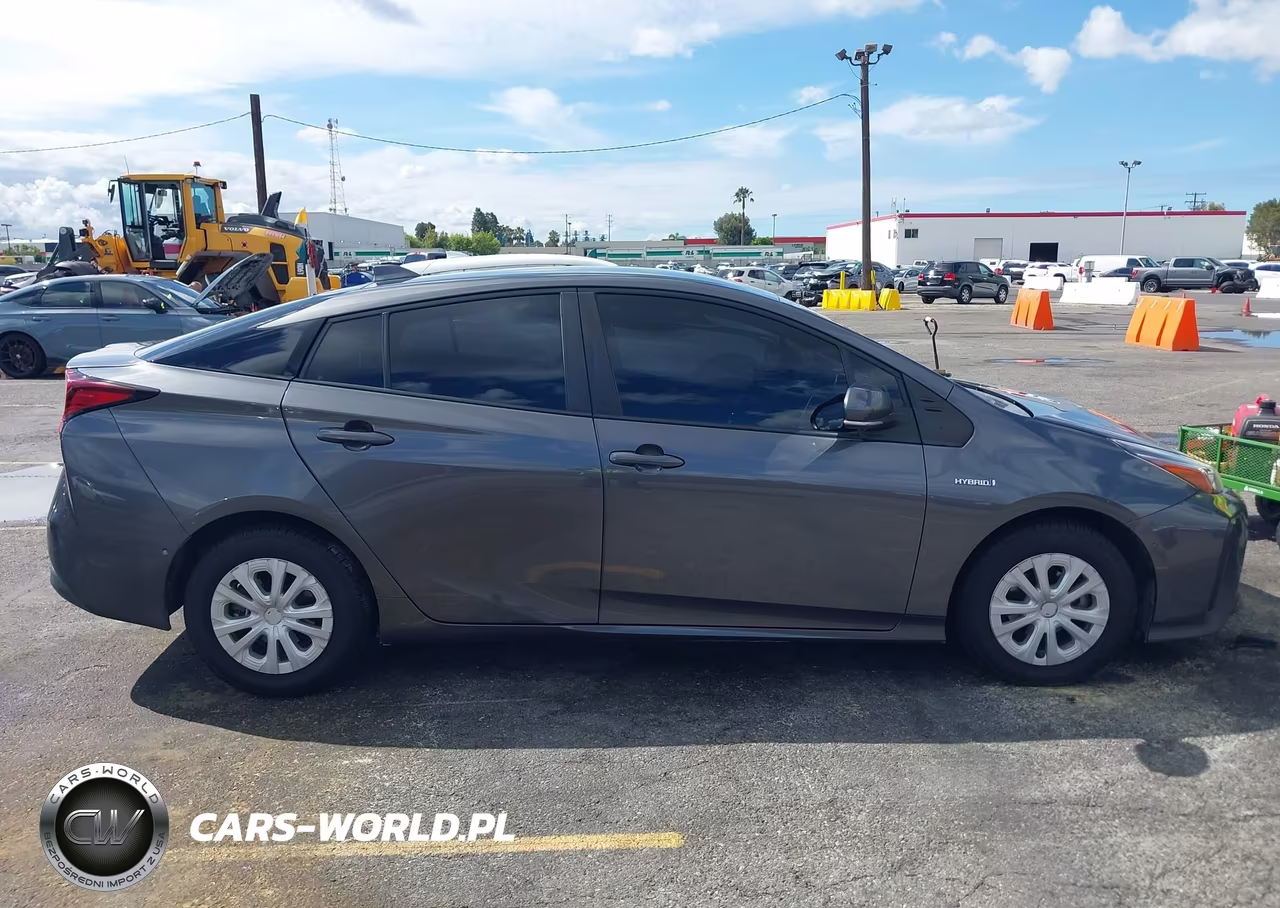 2021 Toyota Prius Le VIN:JTDKAMFU9M3130645 - 13