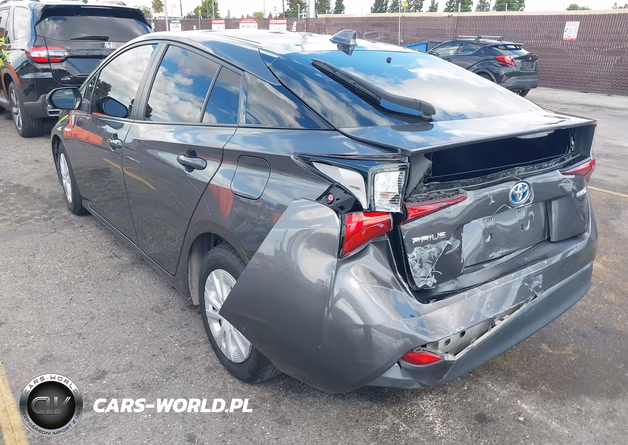 2021 Toyota Prius Le VIN:JTDKAMFU9M3130645 - 3