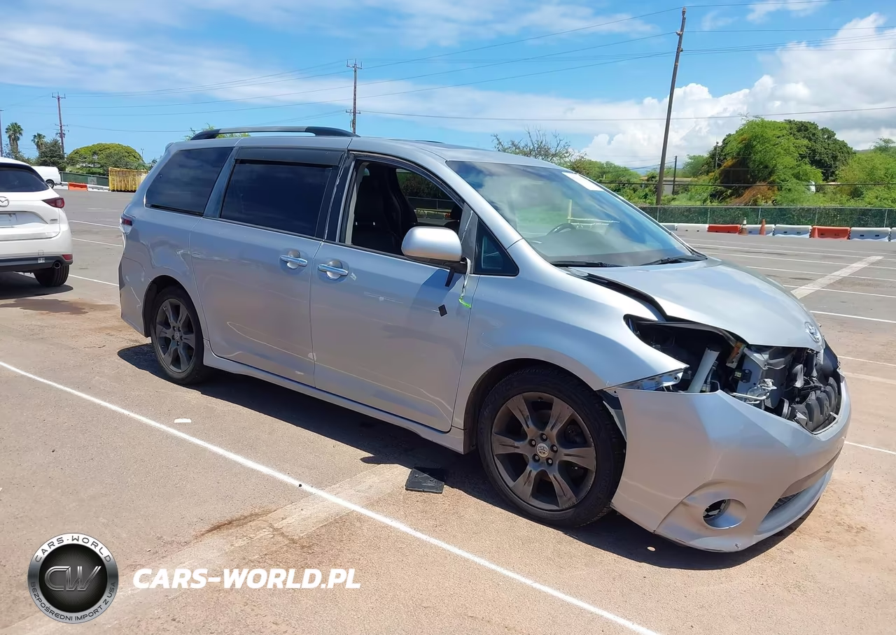 2015 Toyota Sienna Sport