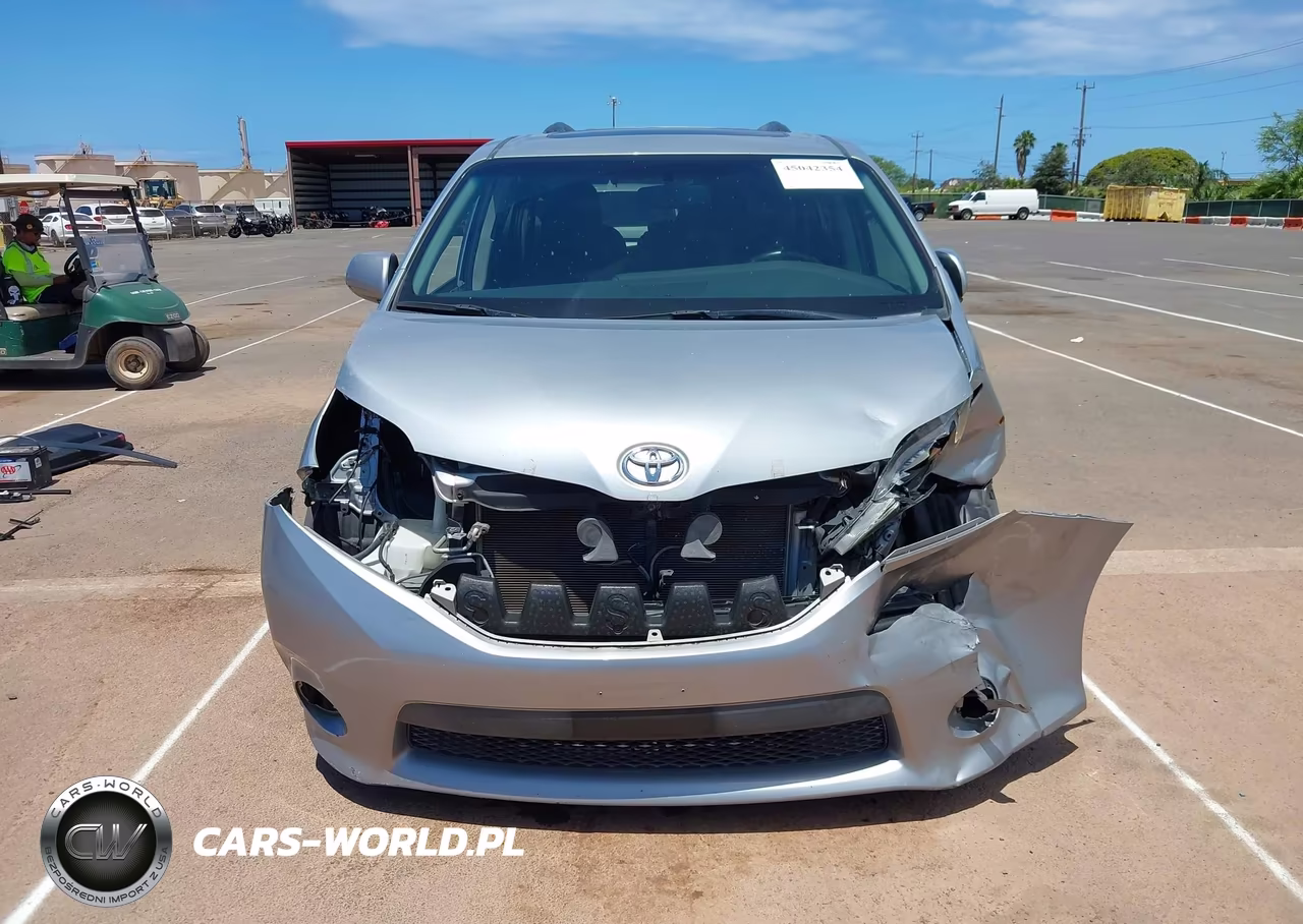 2015 Toyota Sienna Sport VIN:5TDXK3DC7FS618291 - 6