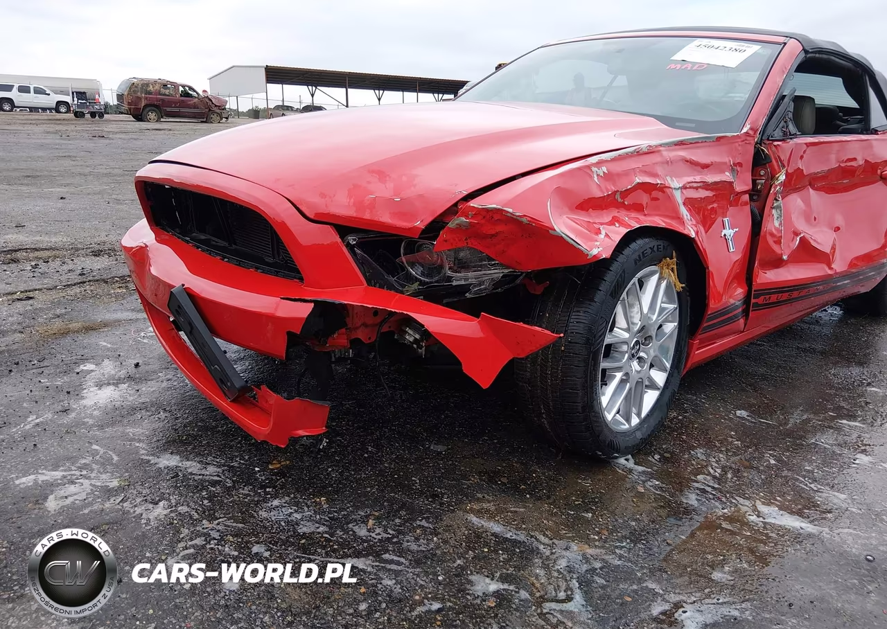 2014 Ford Mustang V6 Premium VIN:1ZVBP8EM3E5315073 - 17