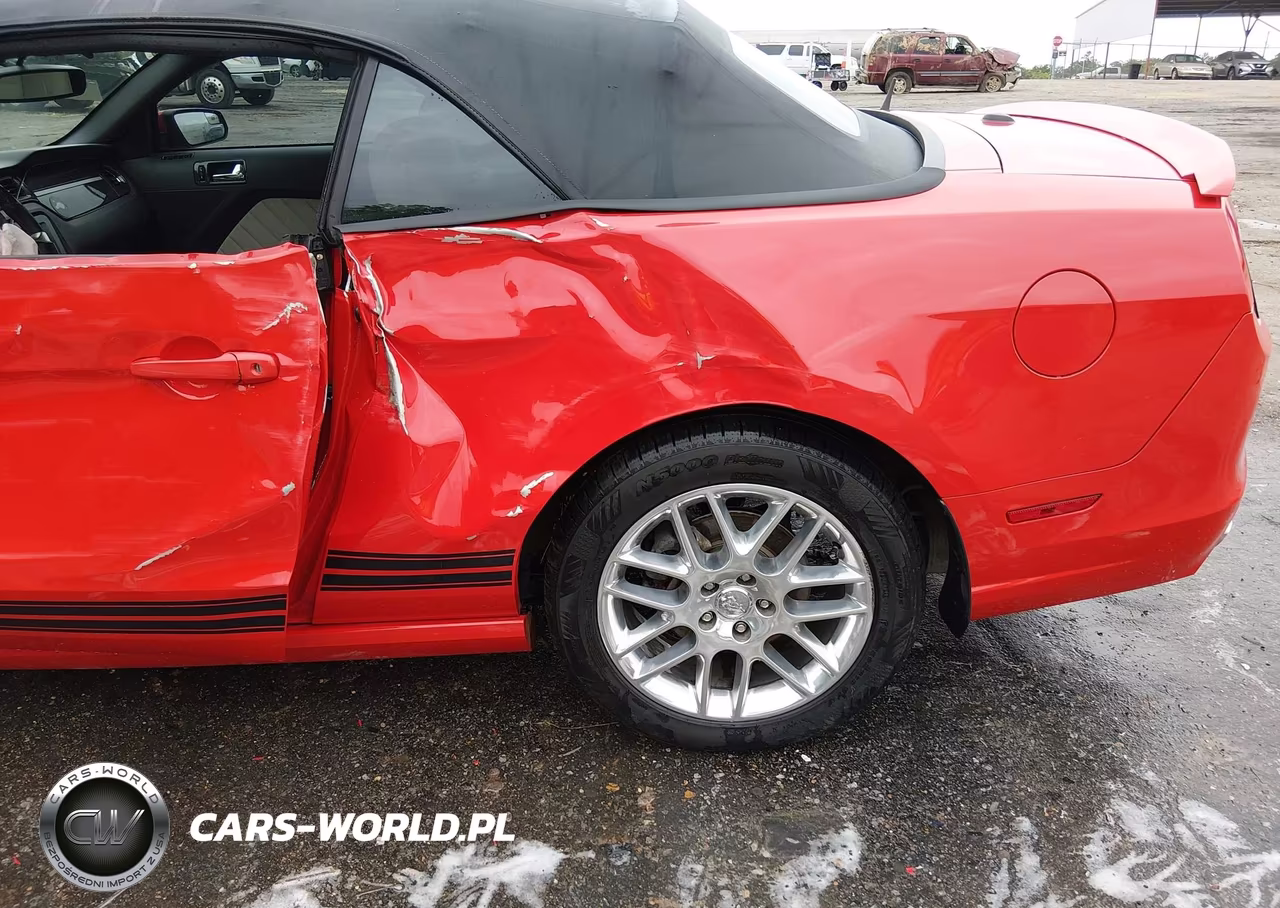2014 Ford Mustang V6 Premium VIN:1ZVBP8EM3E5315073 - 21