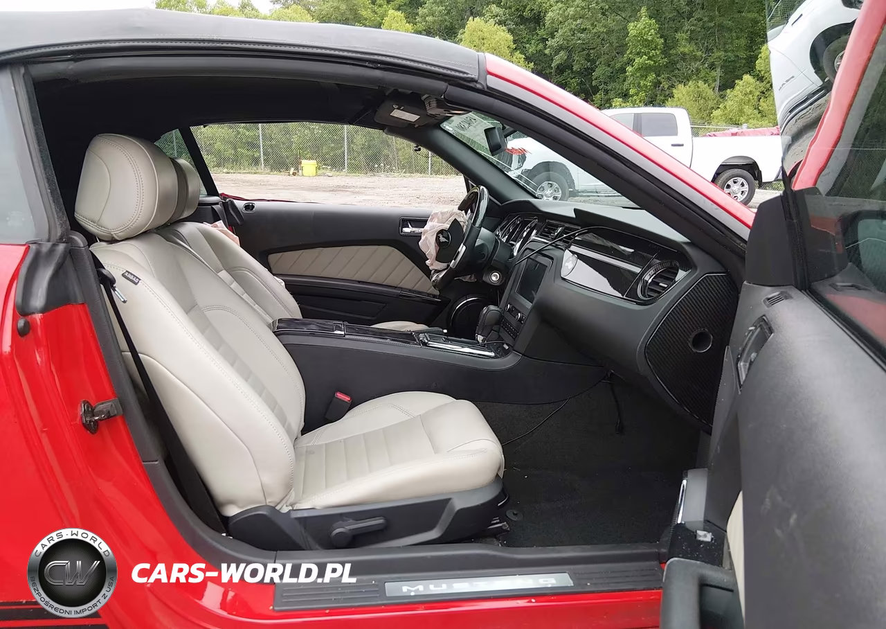 2014 Ford Mustang V6 Premium VIN:1ZVBP8EM3E5315073 - 5