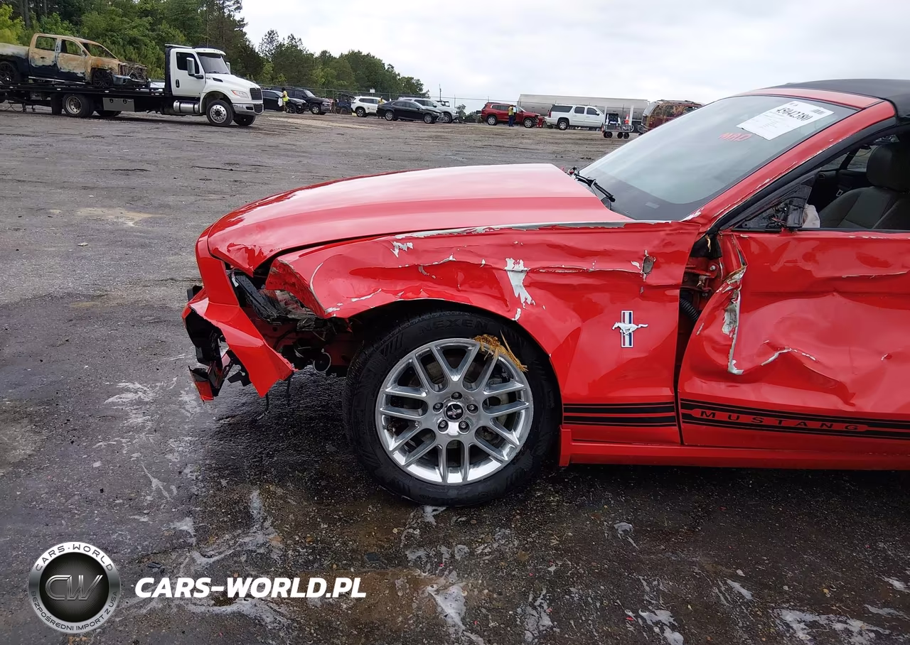 2014 Ford Mustang V6 Premium VIN:1ZVBP8EM3E5315073 - 6
