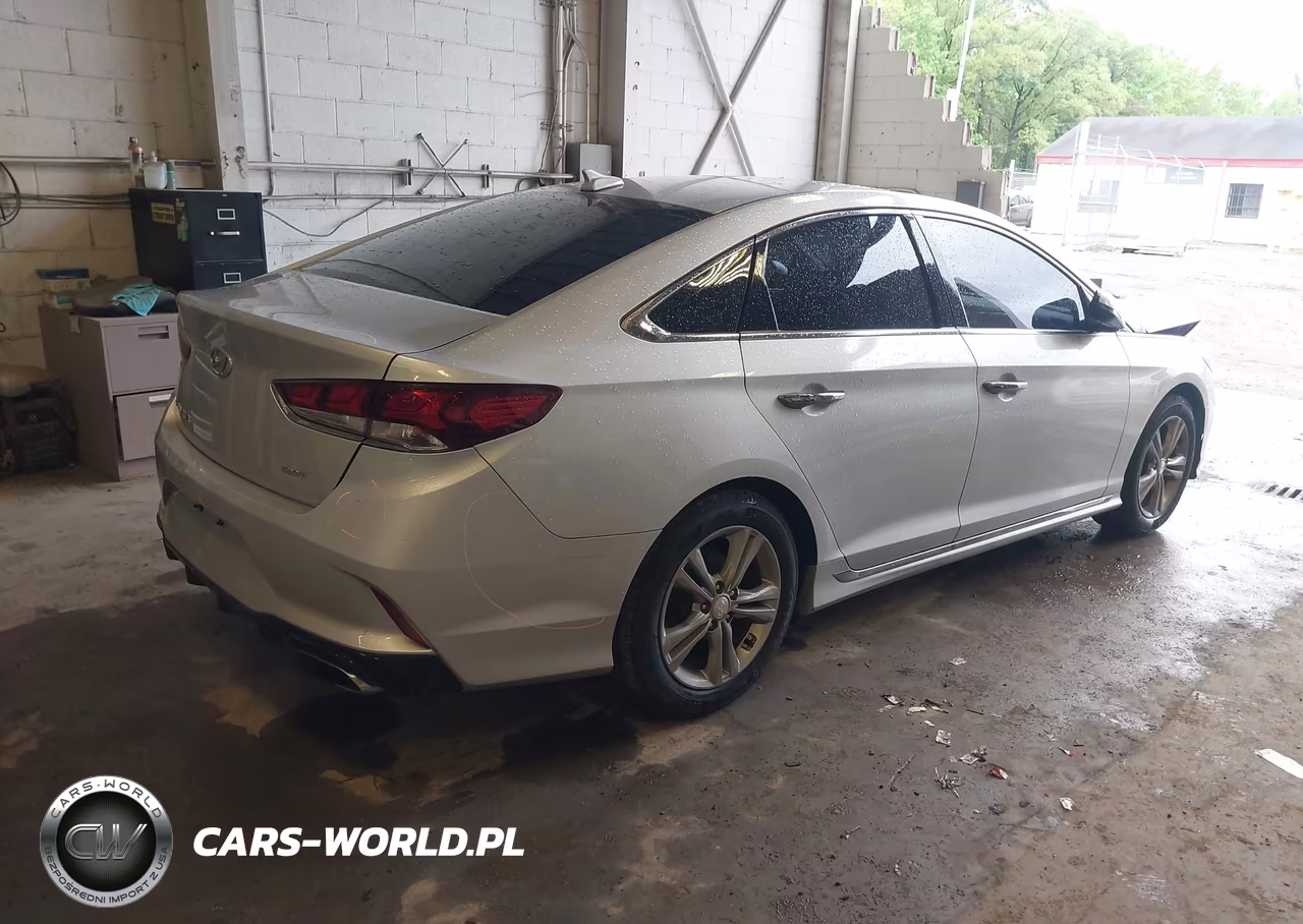 2018 Hyundai Sonata Sport VIN:5NPE34AF0JH606491 - 4