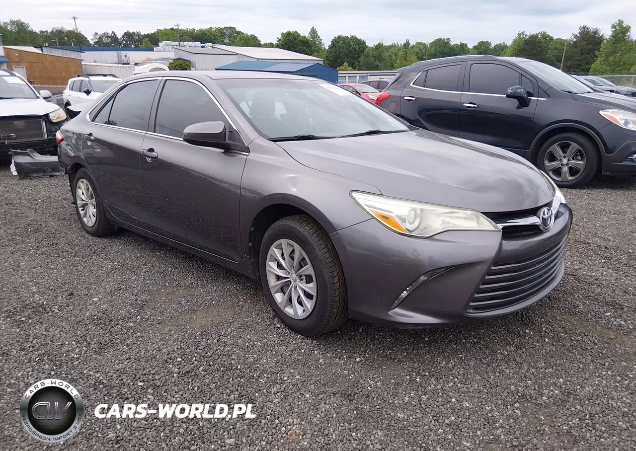 2015 Toyota Camry Le – zdjęcie 1 z 17