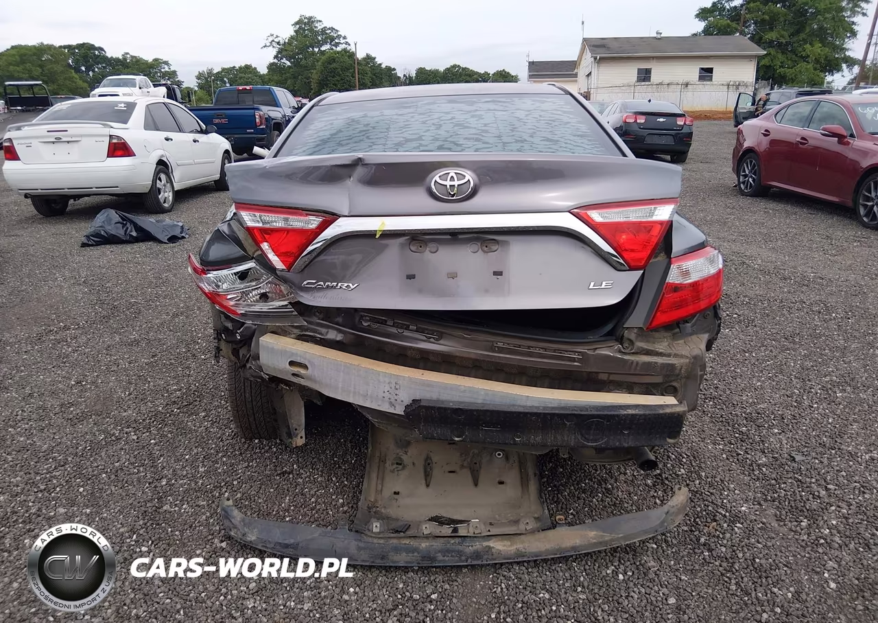 2015 Toyota Camry Le VIN:4T4BF1FK6FR477248 - 17