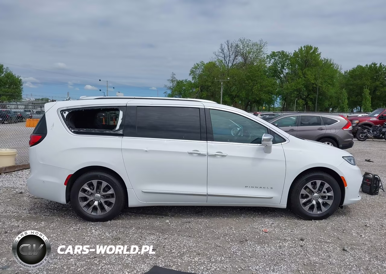 2021 Chrysler Pacifica Hybrid Pinnacle VIN:2C4RC1N74MR536133 - 13