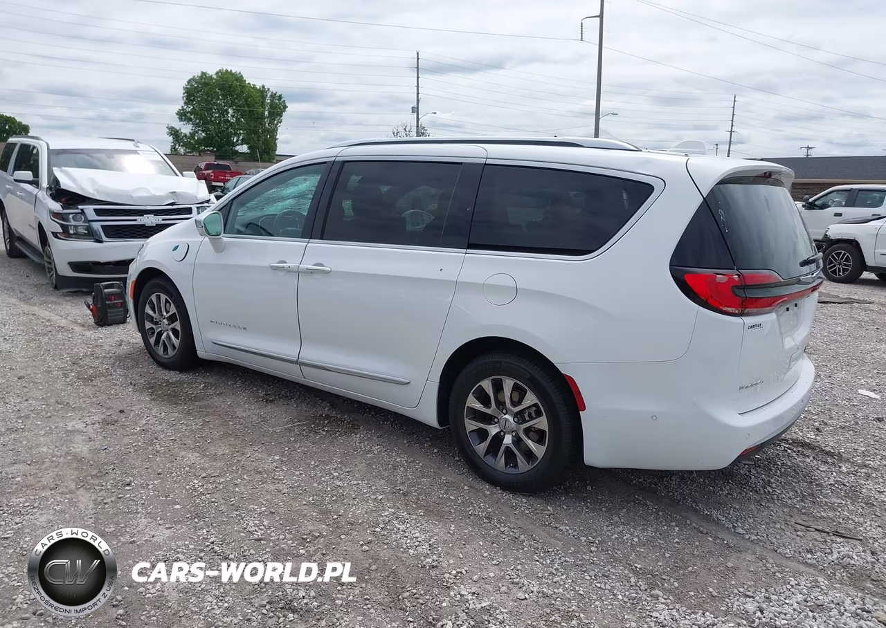 2021 Chrysler Pacifica Hybrid Pinnacle VIN:2C4RC1N74MR536133 - 3