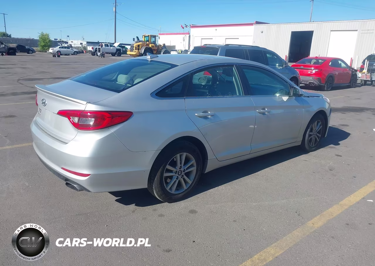 2016 Hyundai Sonata Se VIN:5NPE24AF5GH329378 - 4