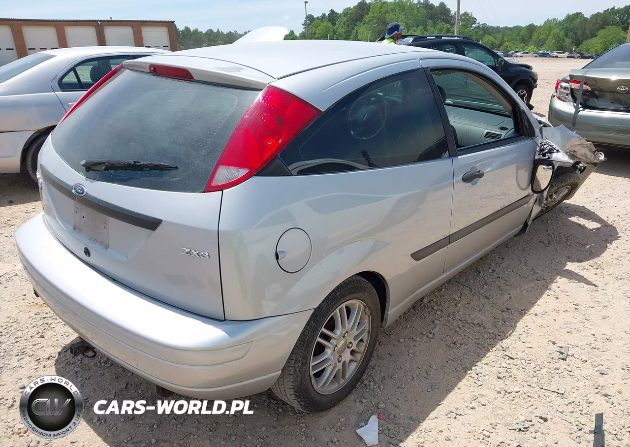 2005 Ford Focus Zx3 VIN:3FAFP31NX5R155170 - 4