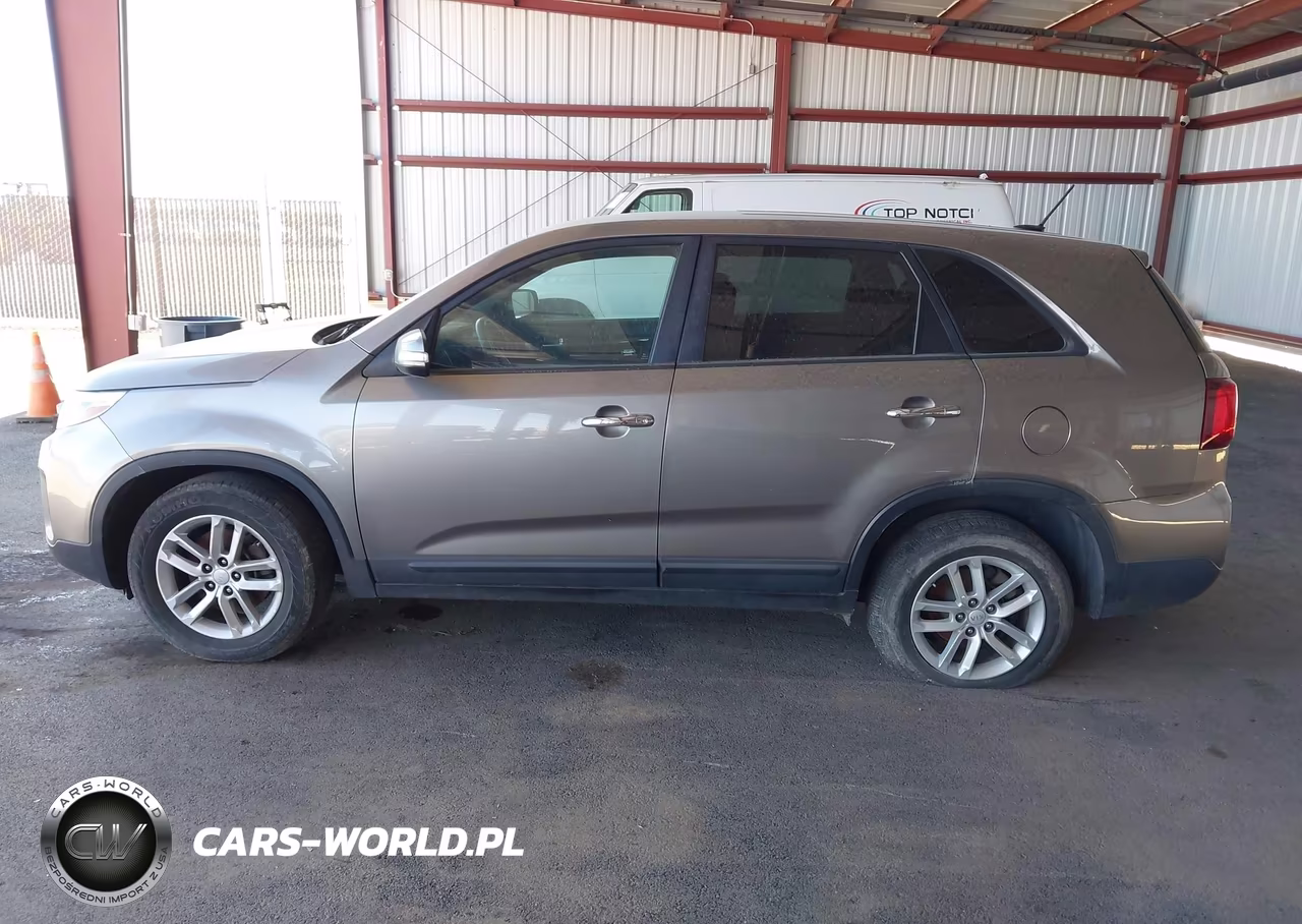 2015 Kia Sorento Lx VIN:5XYKT3A64FG625752 - 15