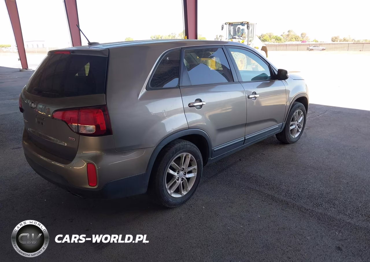 2015 Kia Sorento Lx VIN:5XYKT3A64FG625752 - 4