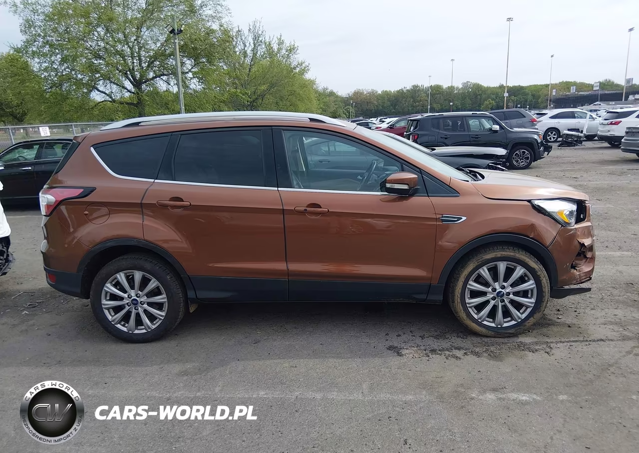 2017 Ford Escape Titanium VIN:1FMCU9J9XHUC41762 - 13