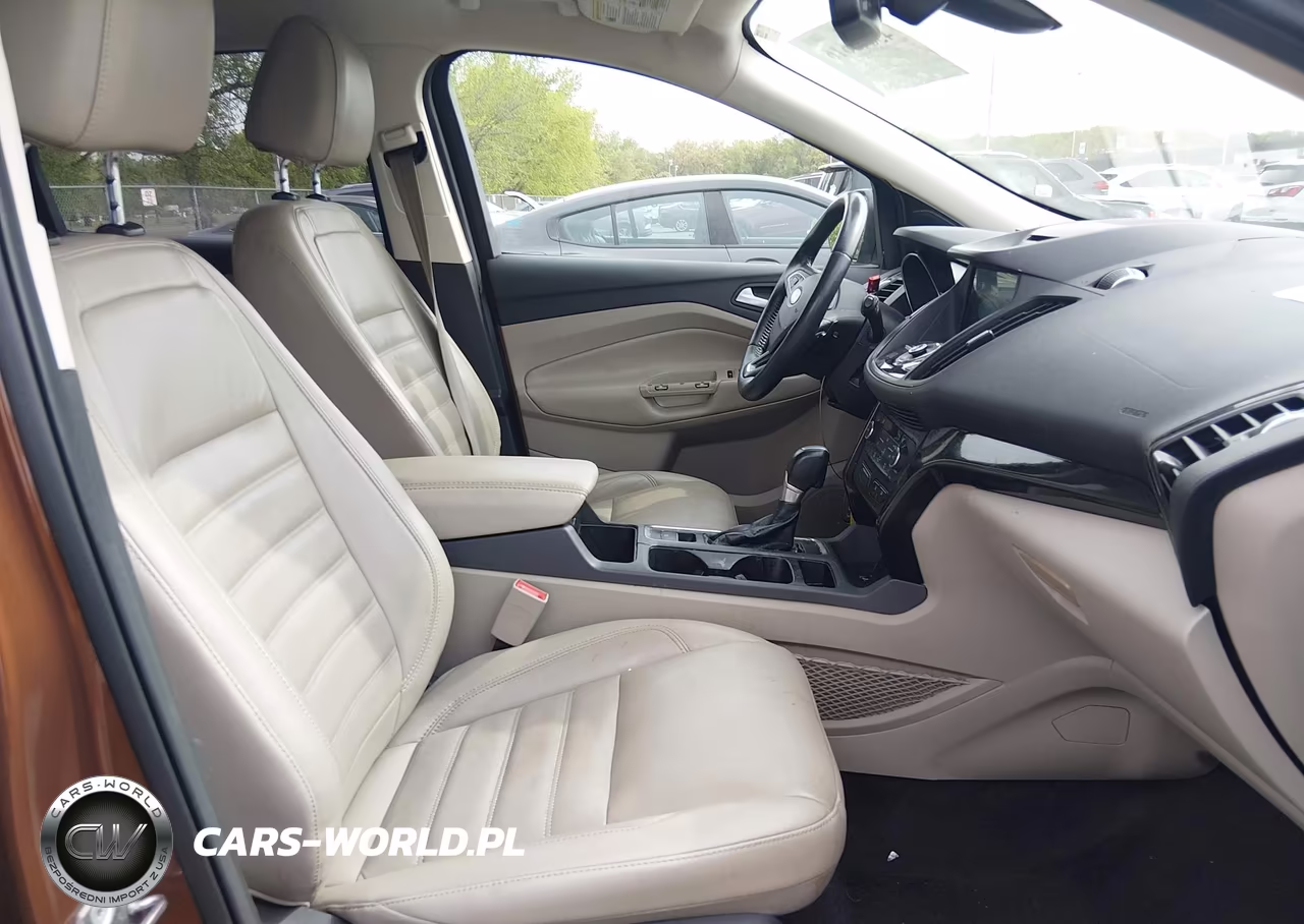 2017 Ford Escape Titanium VIN:1FMCU9J9XHUC41762 - 5