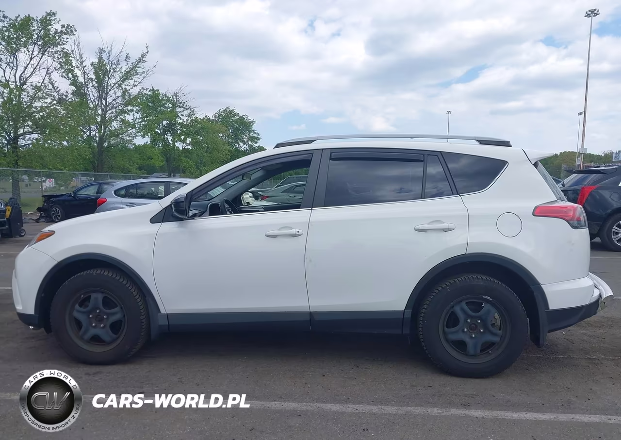 2017 Toyota Rav4 Le VIN:JTMBFREV1HJ143142 - 14