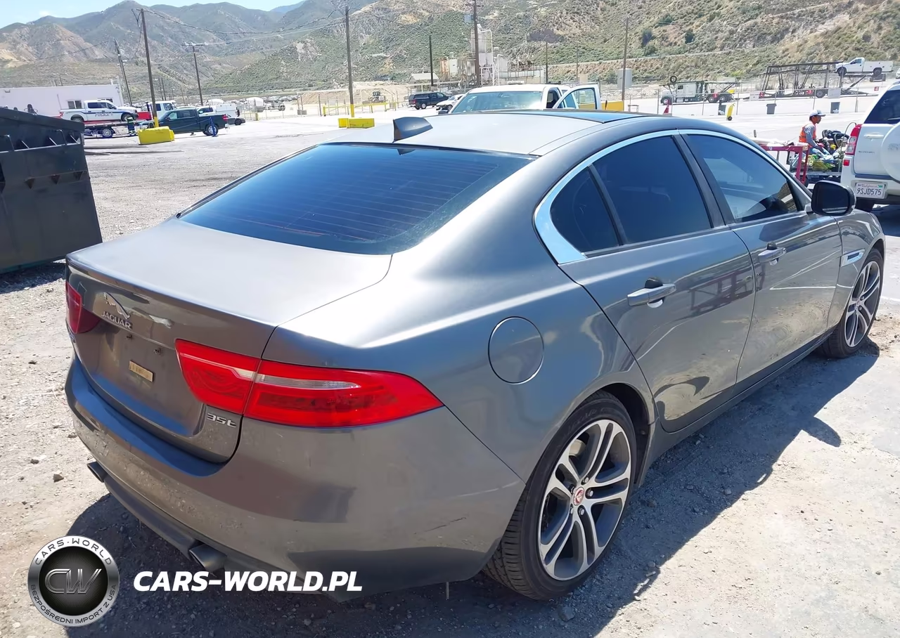 2017 Jaguar Xe 35T Premium VIN:SAJAD4BV3HA956167 - 4