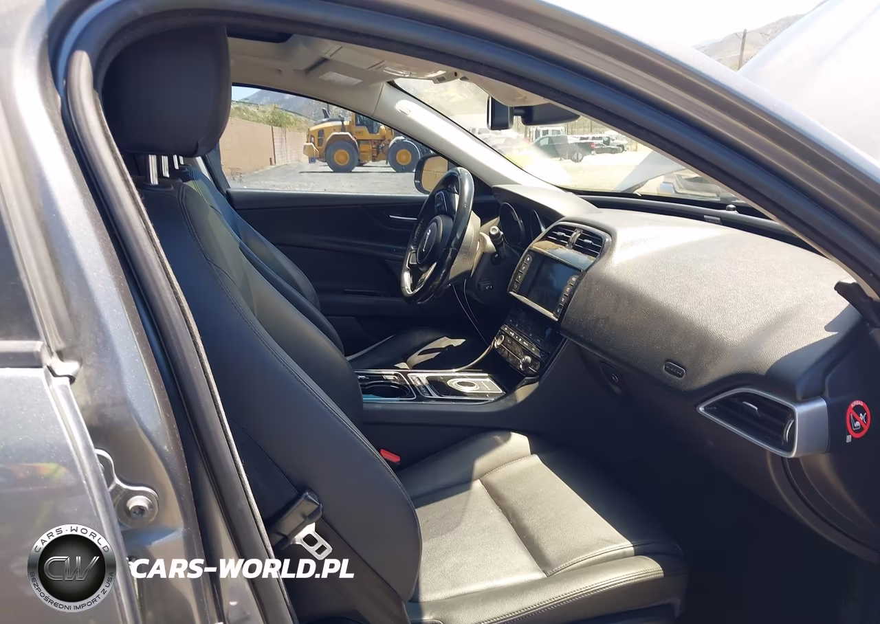 2017 Jaguar Xe 35T Premium VIN:SAJAD4BV3HA956167 - 5