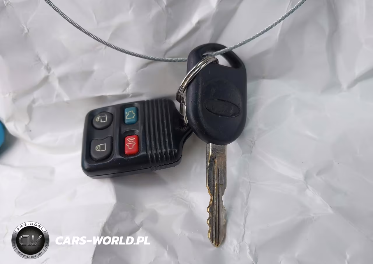 2007 Ford Focus S-Se-Ses VIN:1FAFP31NX7W247007 - 11