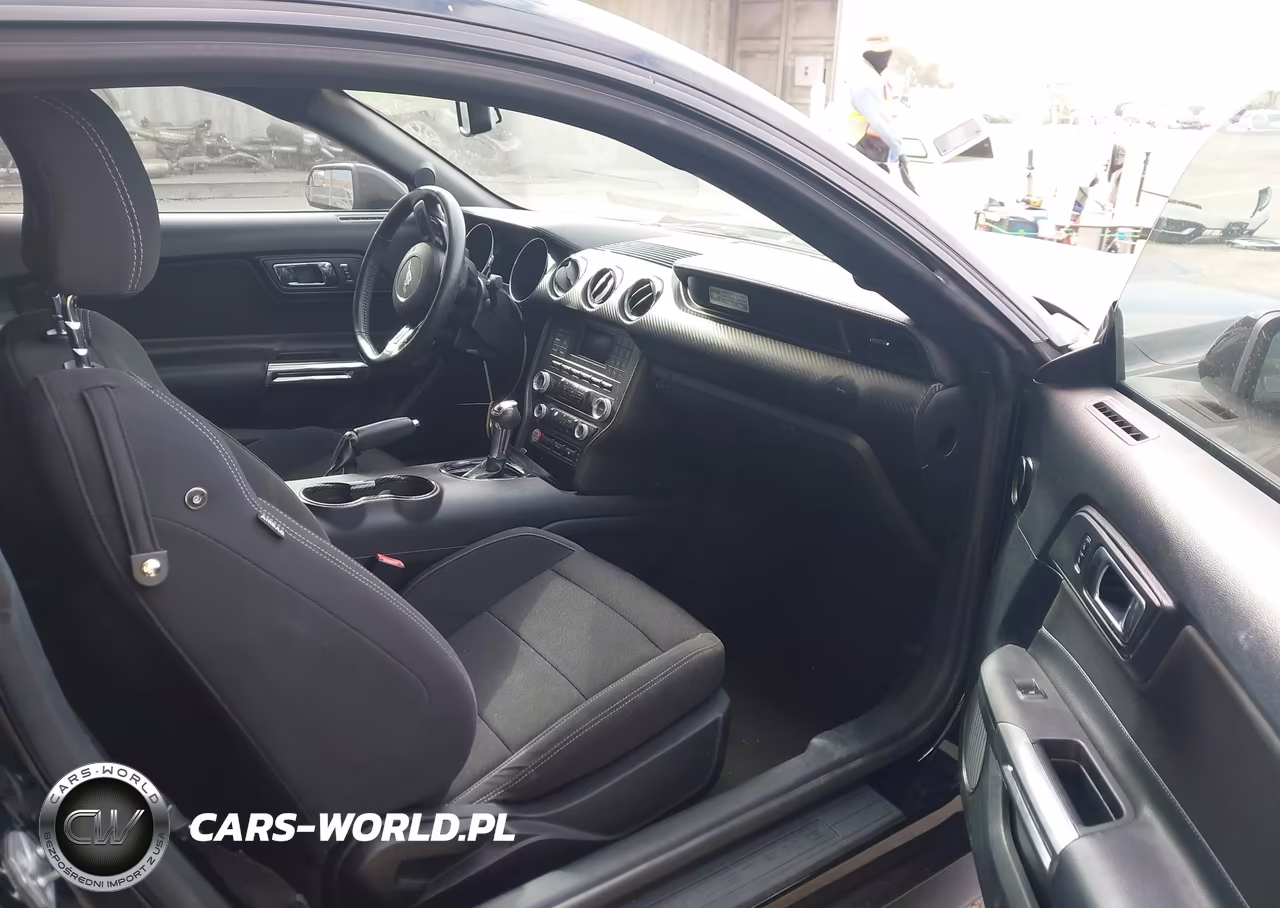 2015 Ford Mustang V6 VIN:1FA6P8AMXF5408559 - 5