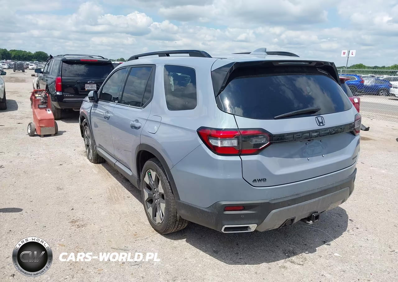 2026 Honda Pilot Touring-Touring Blackout VIN:5FNYG1H79TB021702 - 3