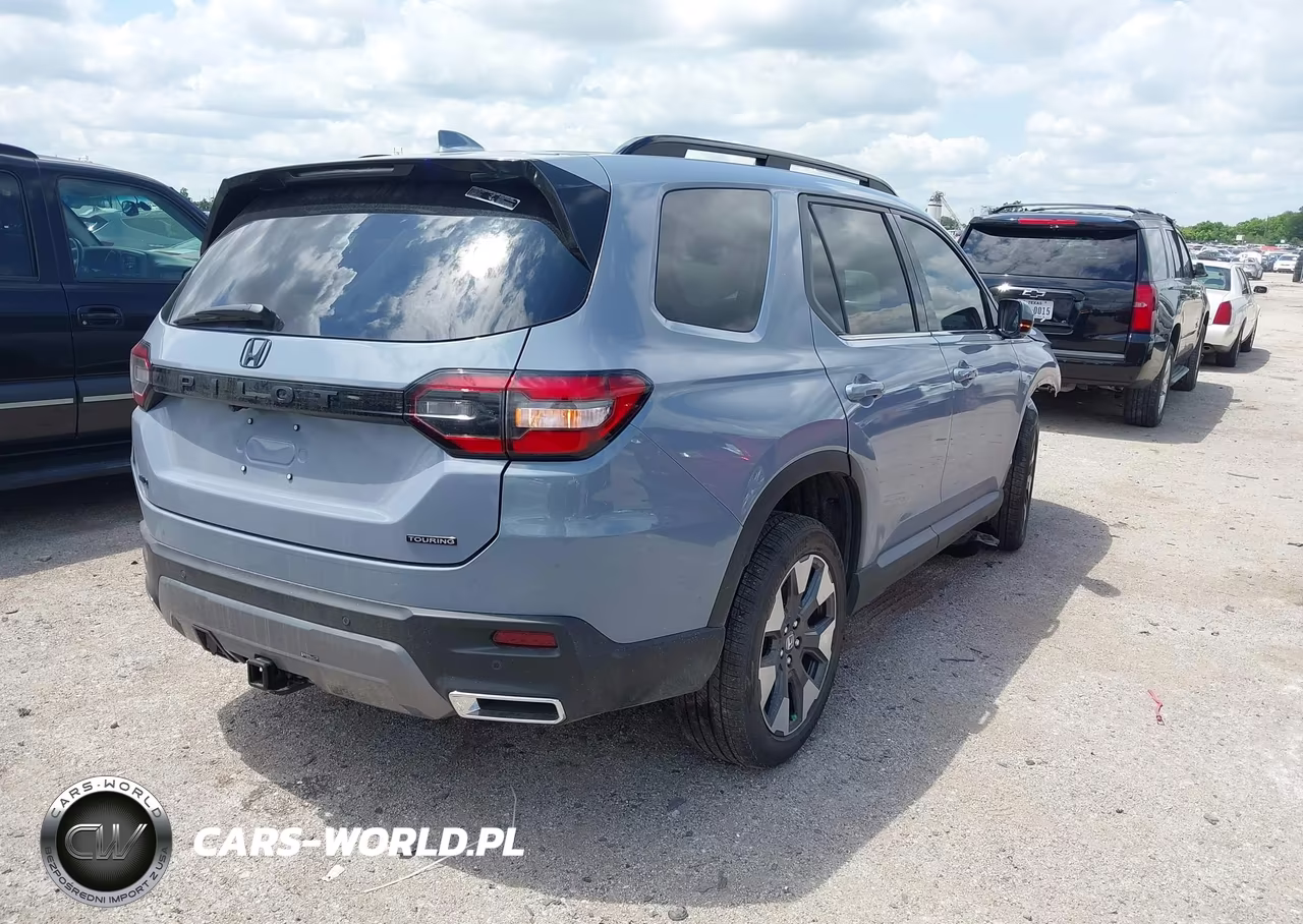 2026 Honda Pilot Touring-Touring Blackout VIN:5FNYG1H79TB021702 - 4