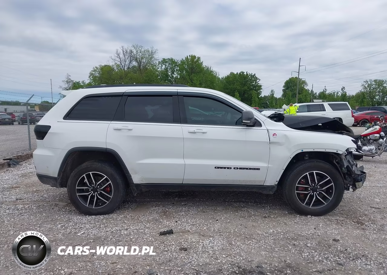 2020 Jeep Grand Cherokee Trailhawk 4X4 VIN:1C4RJFLTXLC225364 - 13