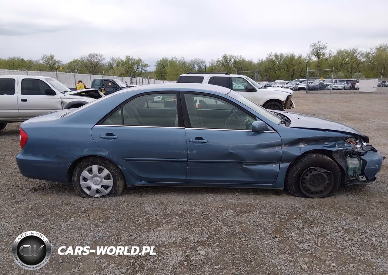 2003 Toyota Camry Le VIN:JTDBE32K330169685 - 13