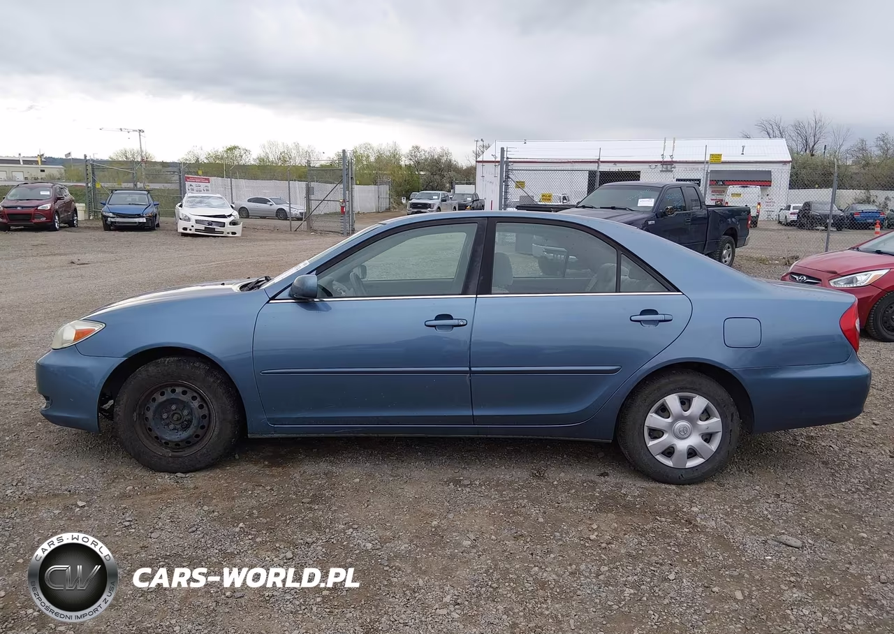 2003 Toyota Camry Le VIN:JTDBE32K330169685 - 14