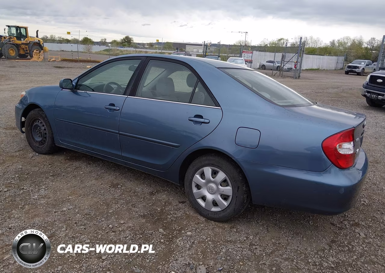 2003 Toyota Camry Le VIN:JTDBE32K330169685 - 3