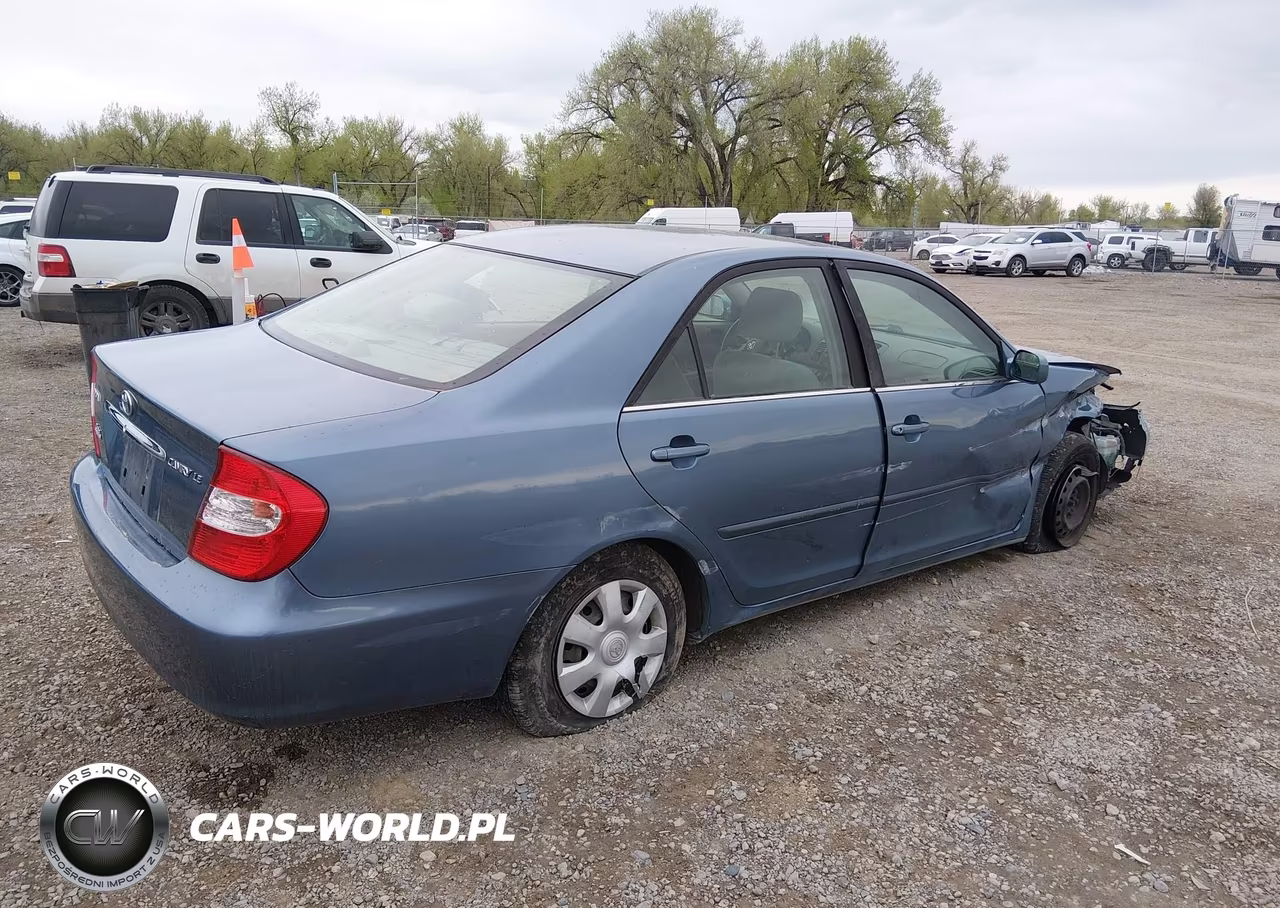 2003 Toyota Camry Le VIN:JTDBE32K330169685 - 4