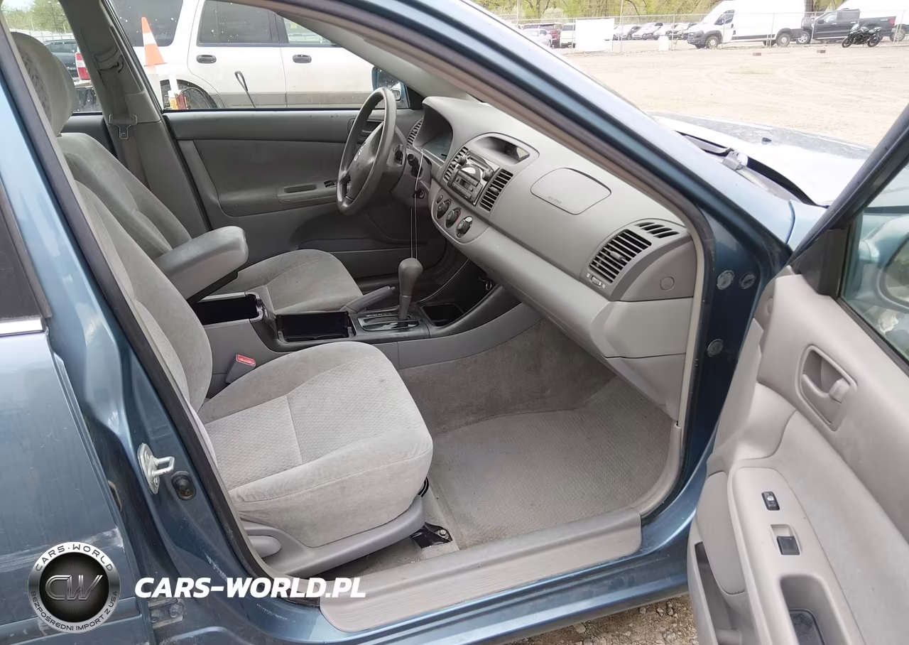 2003 Toyota Camry Le VIN:JTDBE32K330169685 - 5