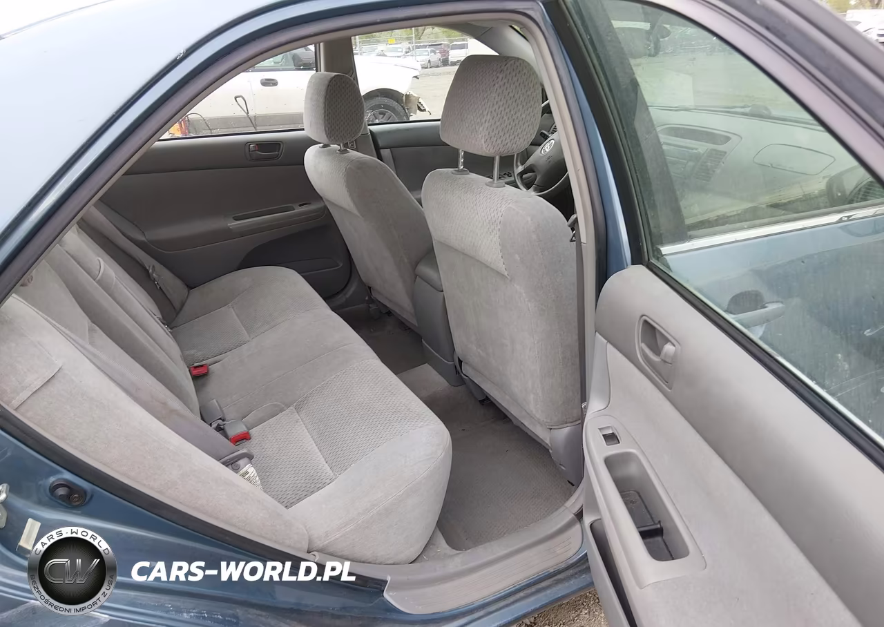 2003 Toyota Camry Le VIN:JTDBE32K330169685 - 8