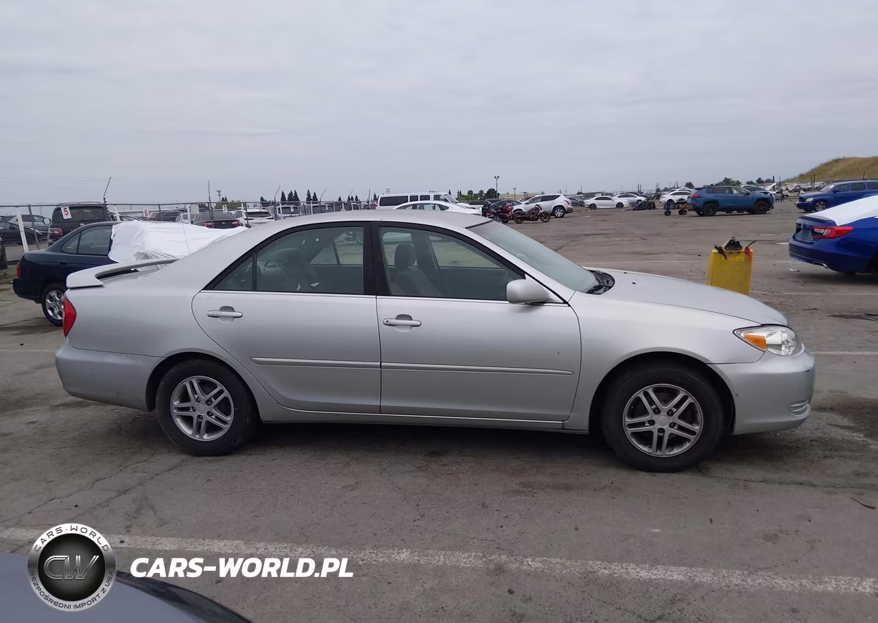 2003 Toyota Camry Le VIN:JTDBE30K530147111 - 13