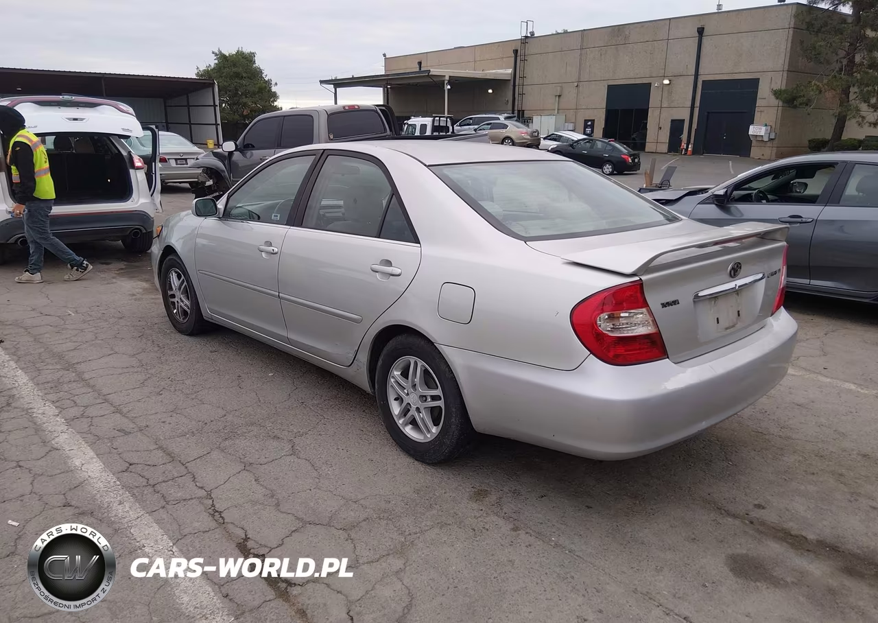2003 Toyota Camry Le VIN:JTDBE30K530147111 - 3