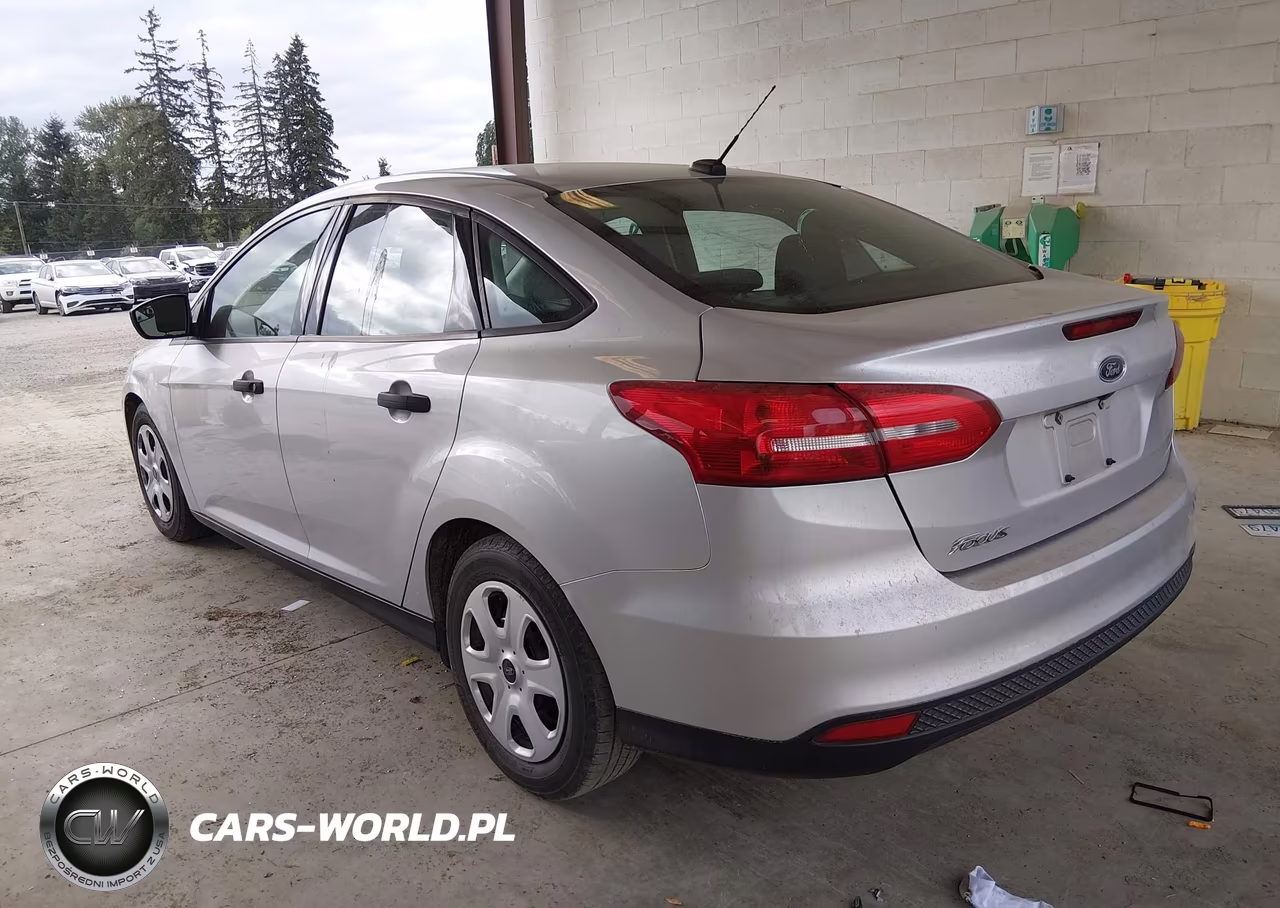 2015 Ford Focus S VIN:1FADP3E28FL281728 - 3