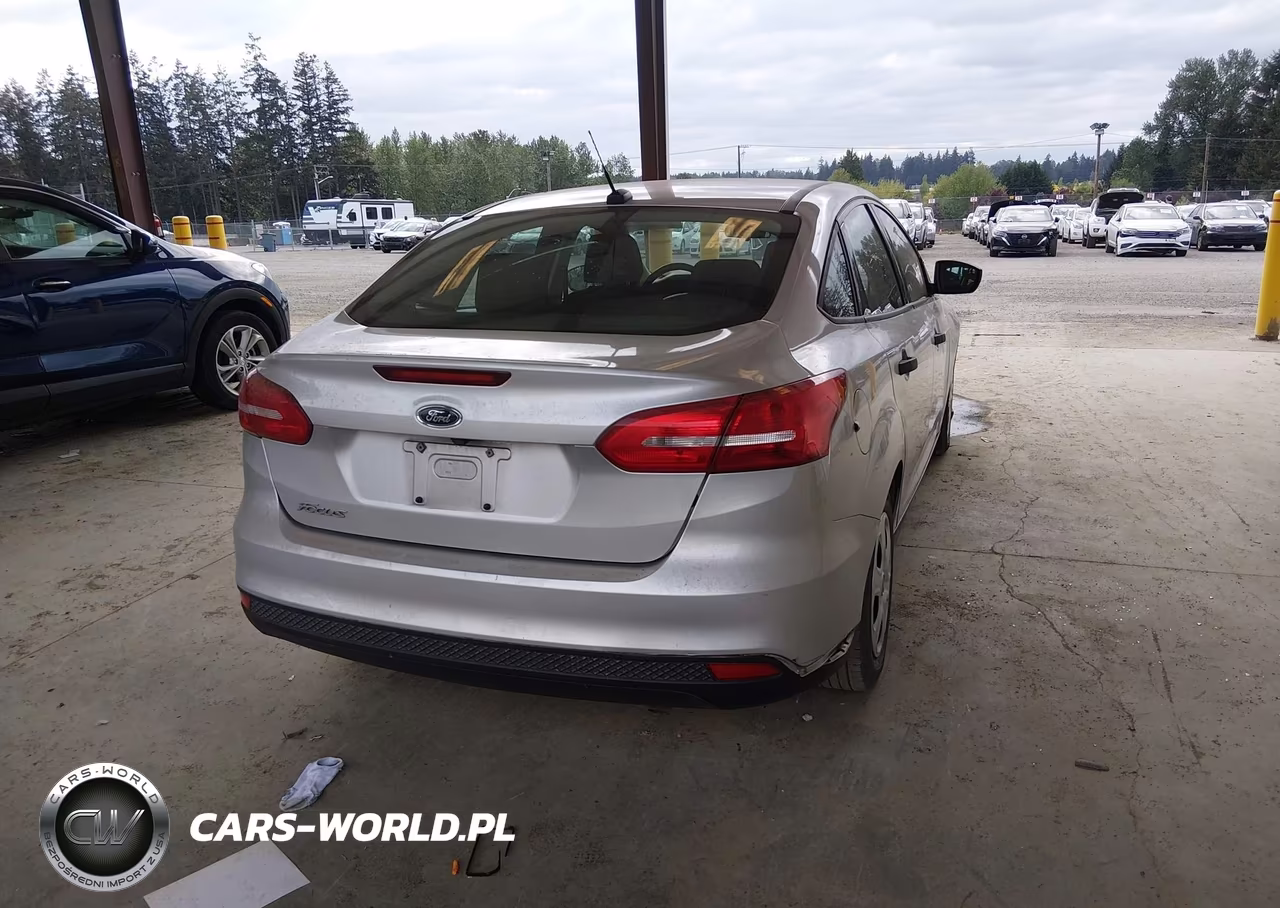 2015 Ford Focus S VIN:1FADP3E28FL281728 - 4