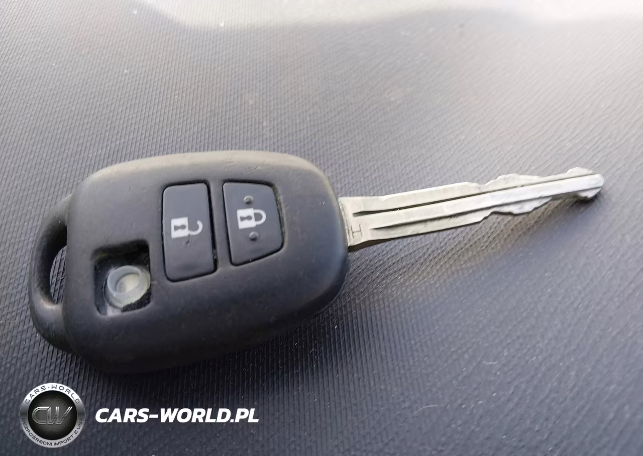 2016 Toyota Prius C Two VIN:JTDKDTB37G1119075 - 11