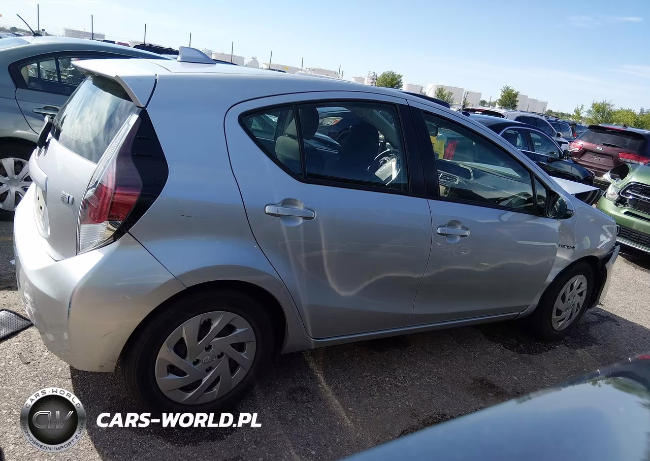2016 Toyota Prius C Two VIN:JTDKDTB37G1119075 - 13