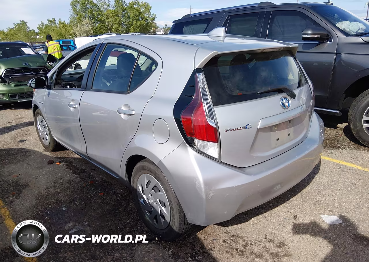 2016 Toyota Prius C Two VIN:JTDKDTB37G1119075 - 3