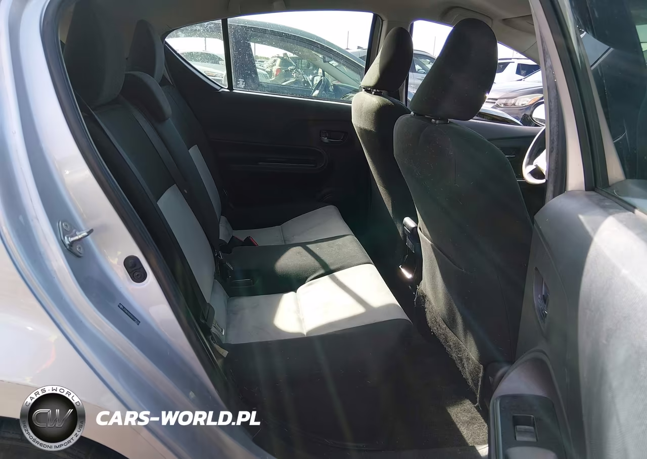 2016 Toyota Prius C Two VIN:JTDKDTB37G1119075 - 8