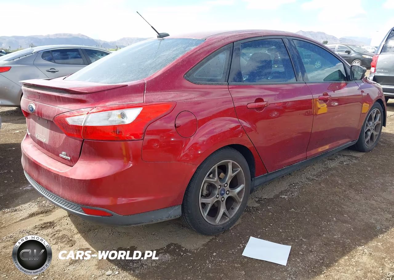 2014 Ford Focus Se VIN:1FADP3F28EL210638 - 4