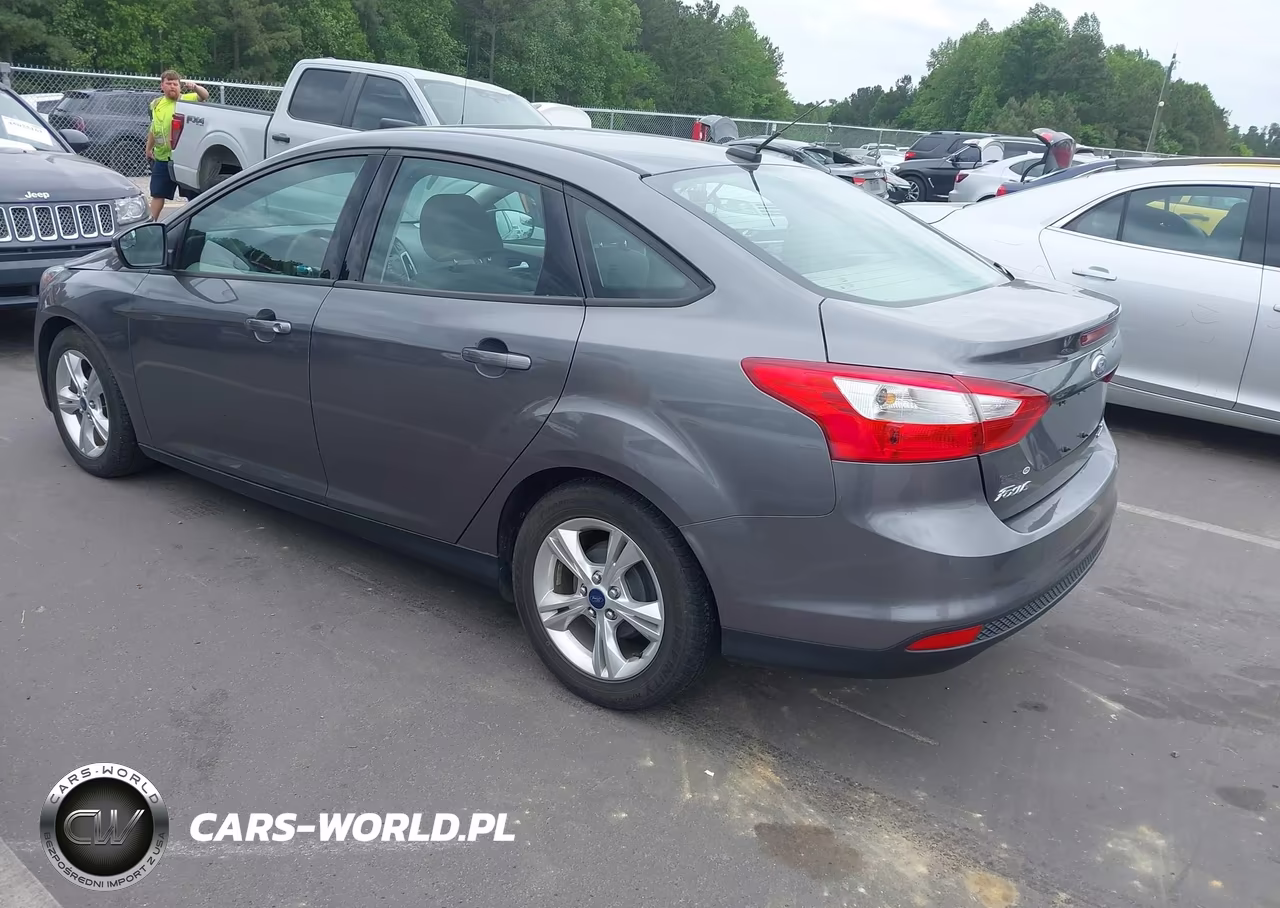 2014 Ford Focus Se VIN:1FADP3F27EL112541 - 3