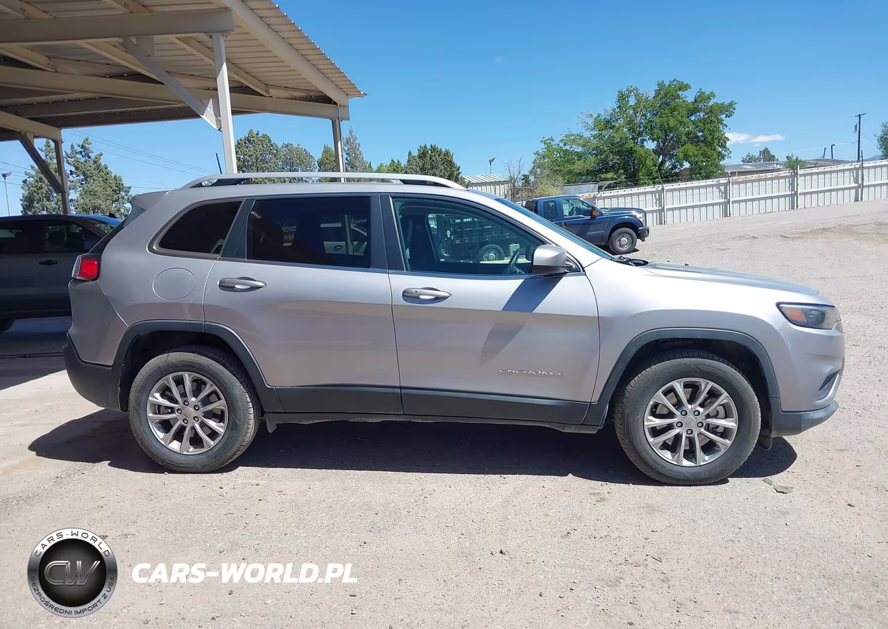 2019 Jeep Cherokee Latitude Plus 4X4 VIN:1C4PJMLB7KD226922 - 14