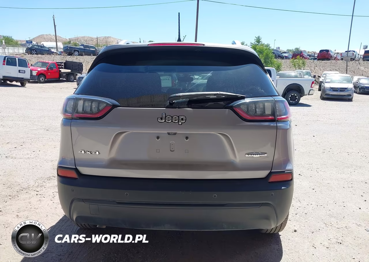 2019 Jeep Cherokee Latitude Plus 4X4 VIN:1C4PJMLB7KD226922 - 17